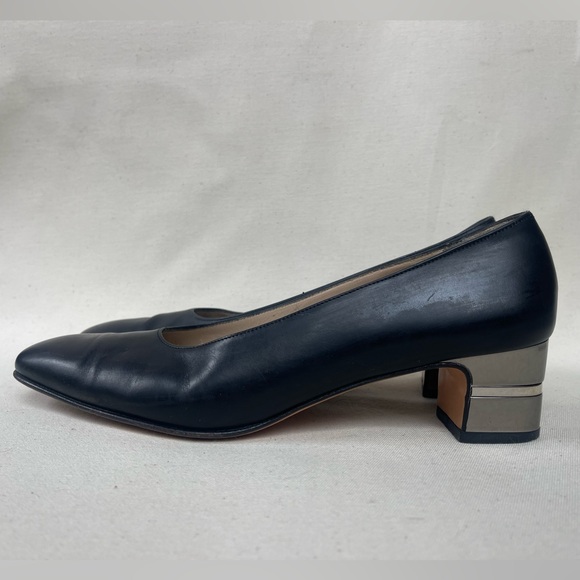 90s black block heel Ferragamo 2” pumps Size 7.5  3A a narrow fit. - Picture 2 of 6